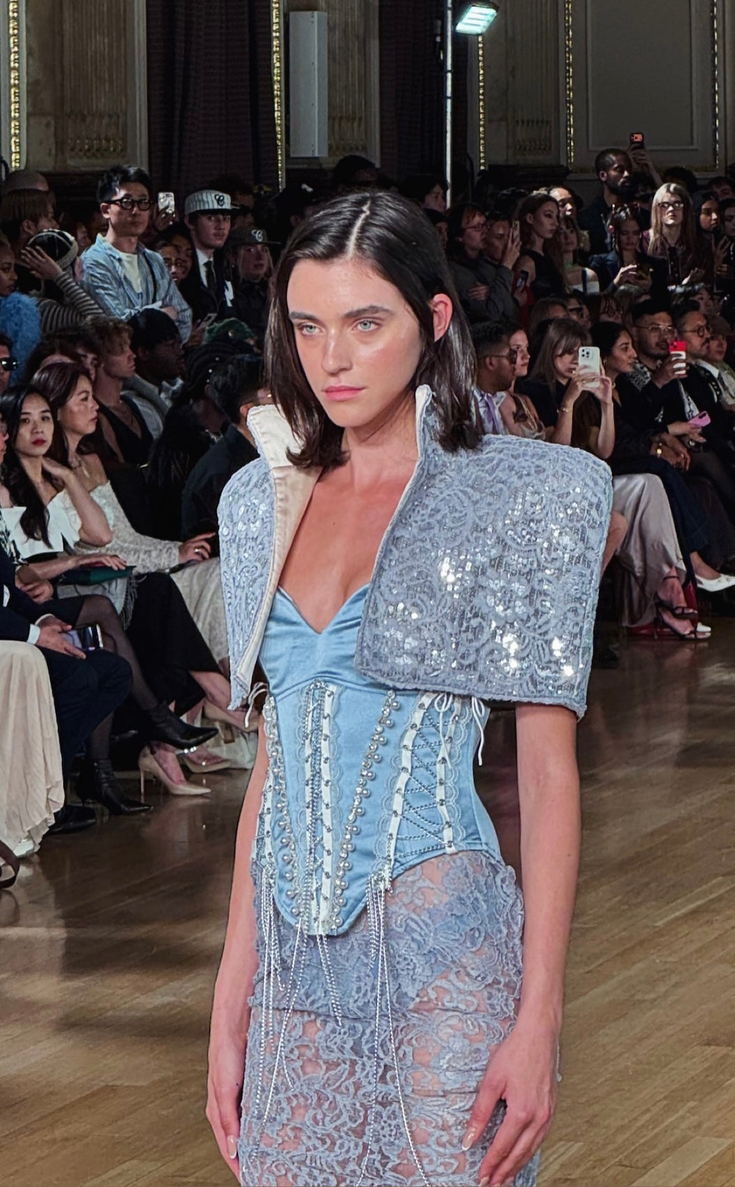 Sienna Işıltılı Pelerin