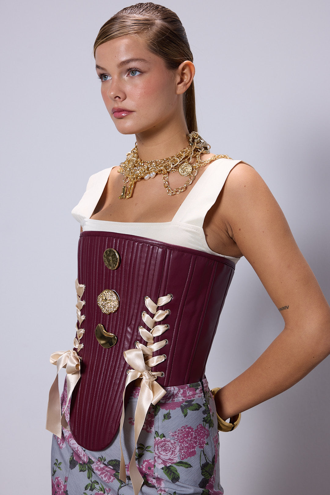 Daphne Korse Set
